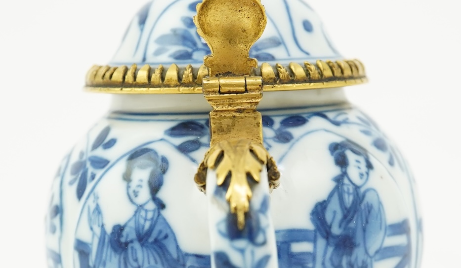 A Chinese miniature blue and white teapot, Kangxi period